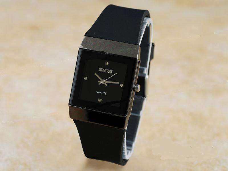 VERY FASHIONABLE, COMFORTABLE LADIES WATCH